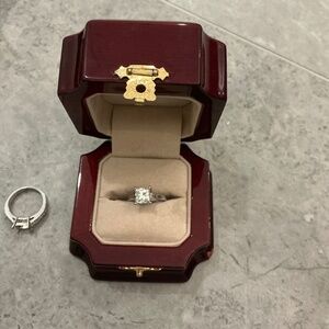 Engagement t ring comes with the original setting and the one I had it changed t